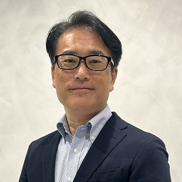 重山　賢哉氏